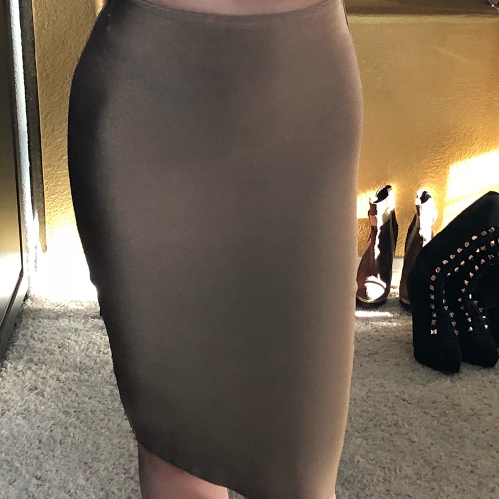 *Tan bodycon skirt*